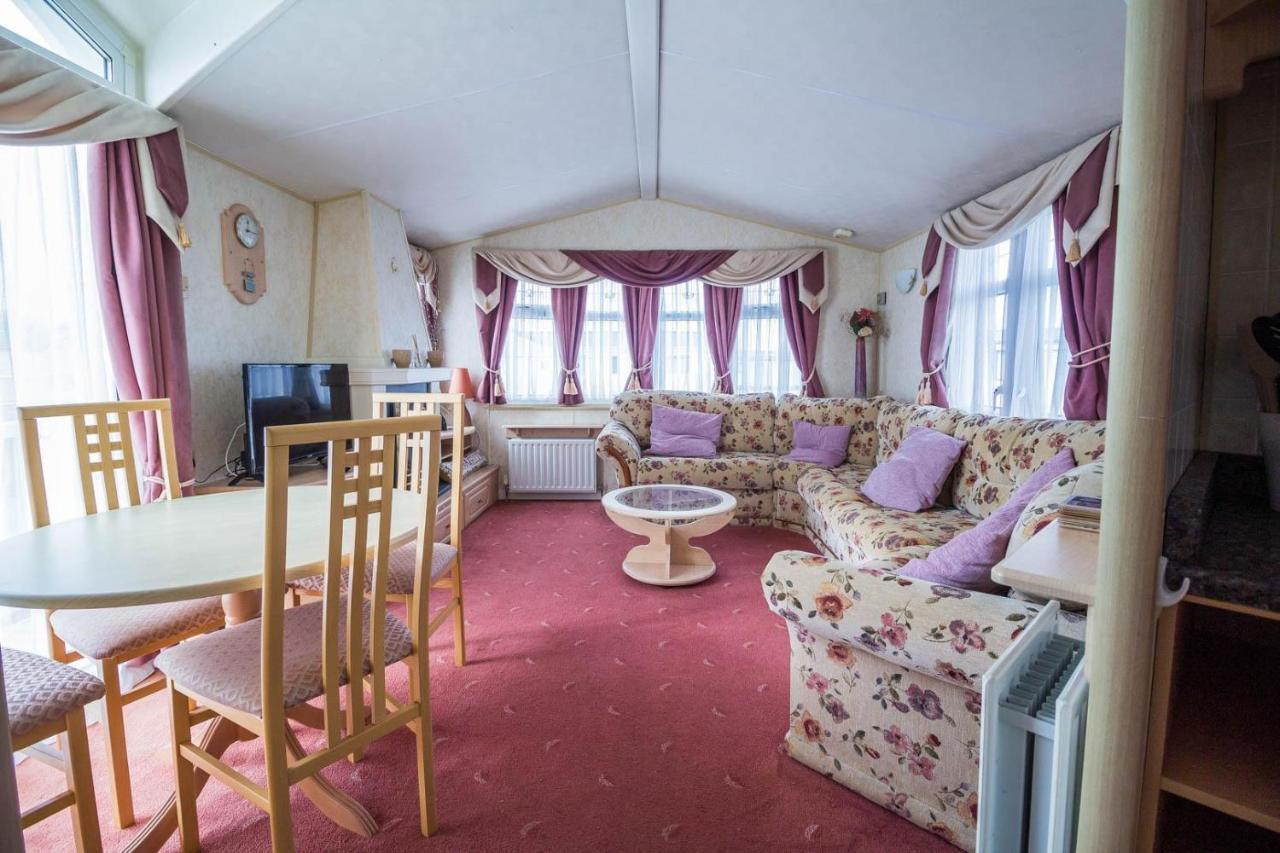 Brilliant Caravan For Hire At Manor Park In Hunstanton Norfolk Ref 23176K Hotel Kültér fotó