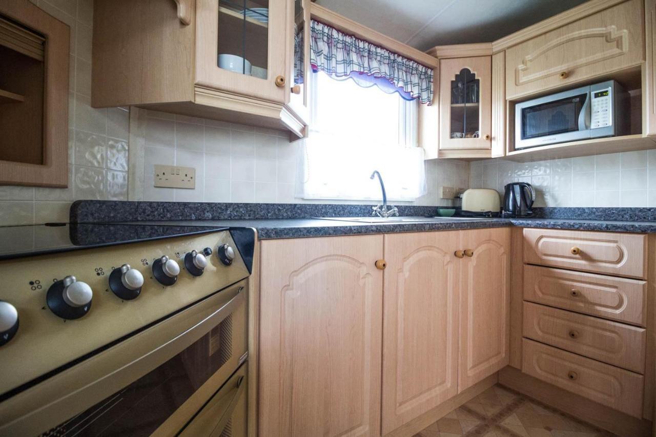 Brilliant Caravan For Hire At Manor Park In Hunstanton Norfolk Ref 23176K Hotel Kültér fotó