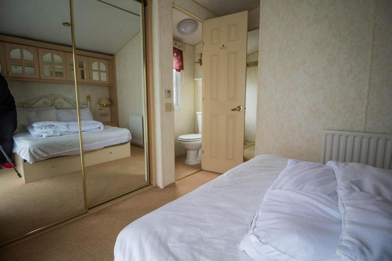 Brilliant Caravan For Hire At Manor Park In Hunstanton Norfolk Ref 23176K Hotel Kültér fotó
