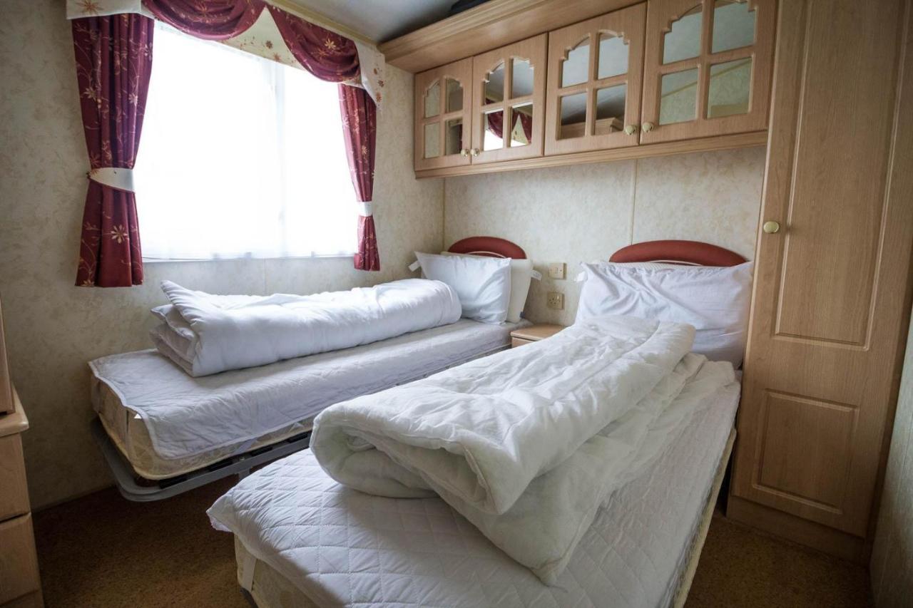 Brilliant Caravan For Hire At Manor Park In Hunstanton Norfolk Ref 23176K Hotel Kültér fotó