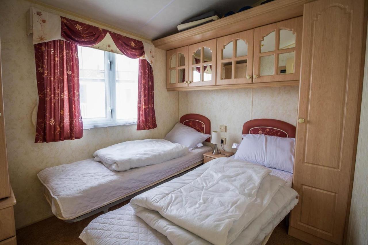 Brilliant Caravan For Hire At Manor Park In Hunstanton Norfolk Ref 23176K Hotel Kültér fotó
