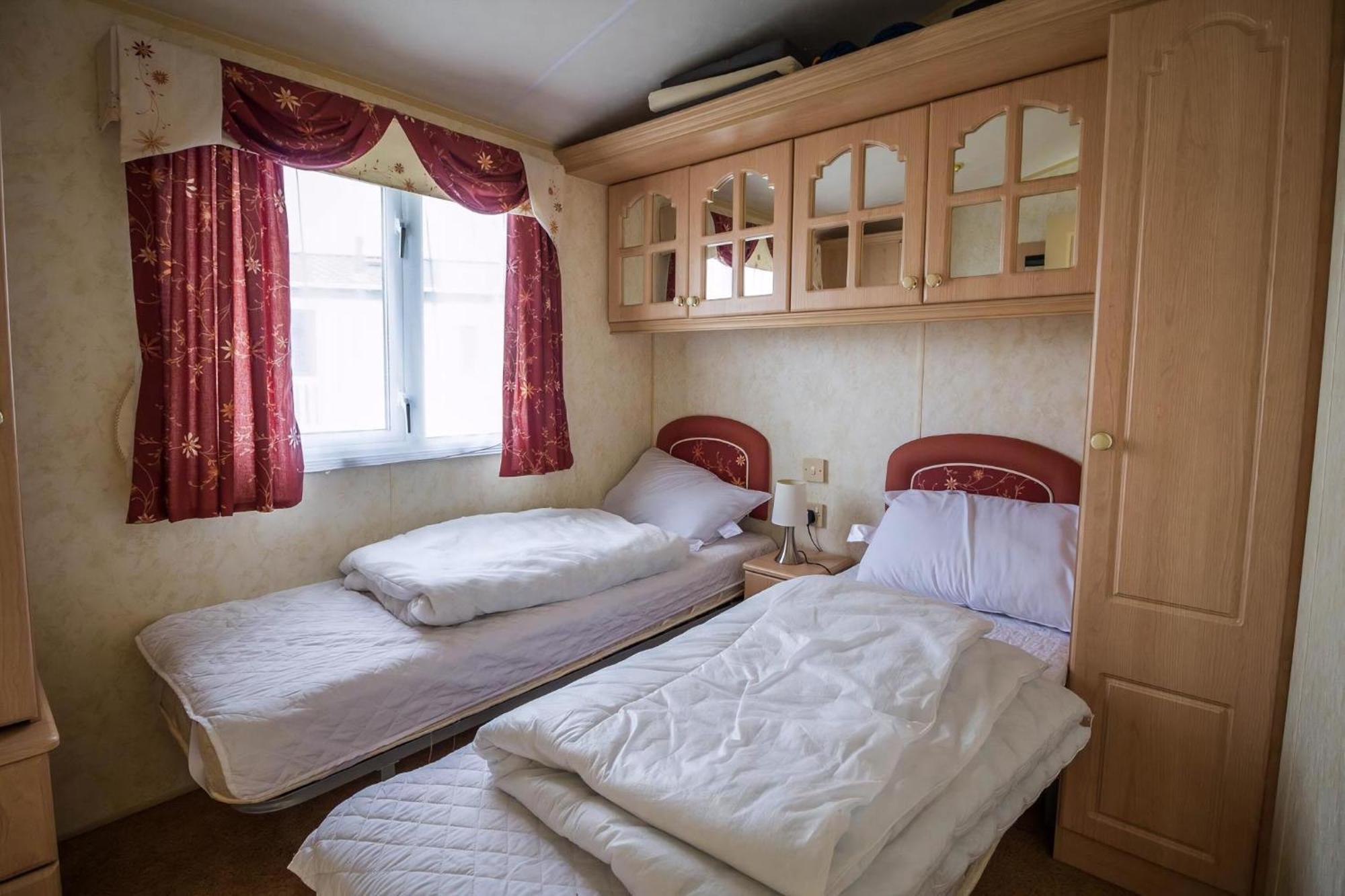 Brilliant Caravan For Hire At Manor Park In Hunstanton Norfolk Ref 23176K Hotel Kültér fotó